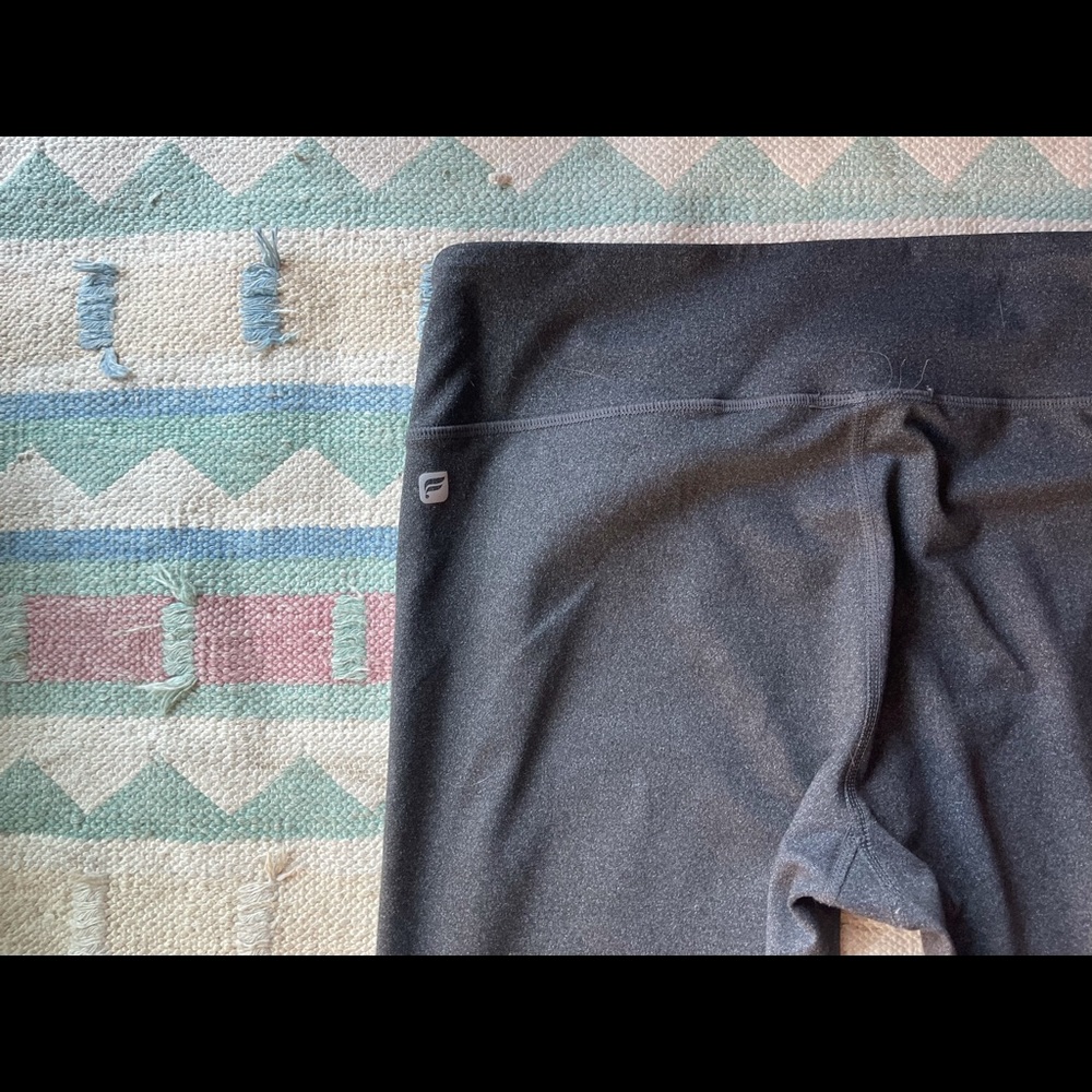 FABLETICS | Women’s Salar Cropped Athleisure Workout Squat Proof Leggings Gray M - Picture 8 of 10